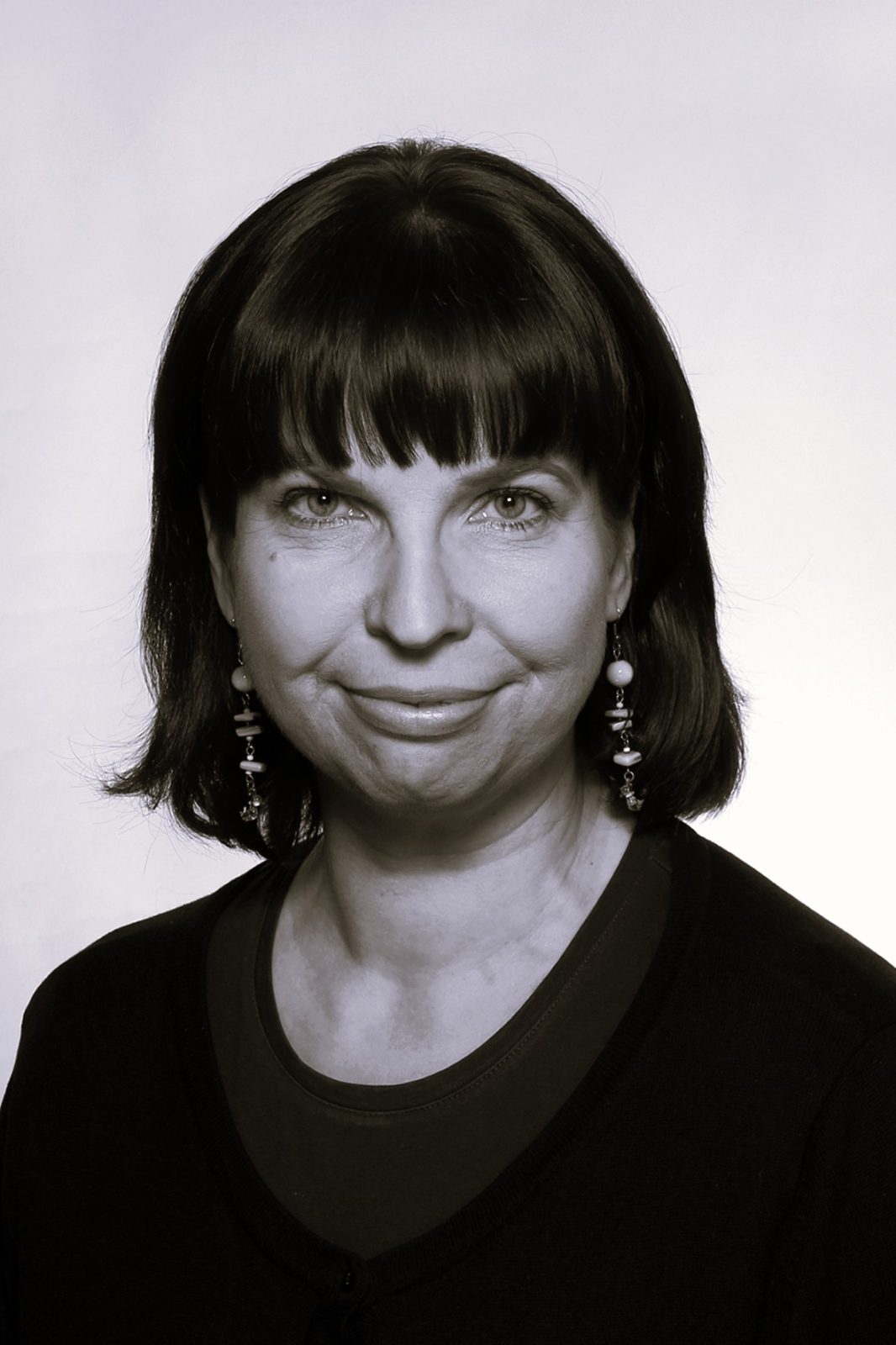 Elina Kivinukk — Selged suhted asutaja